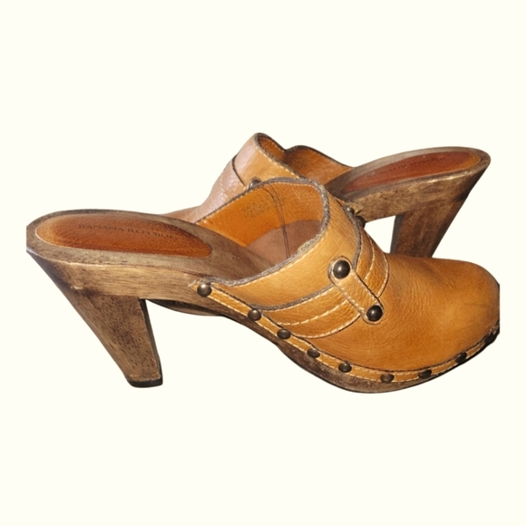 Banana Republic Vintage Tan Leather Clogs with Studded Detail Wooden Heels 8 - Picture 7 of 7